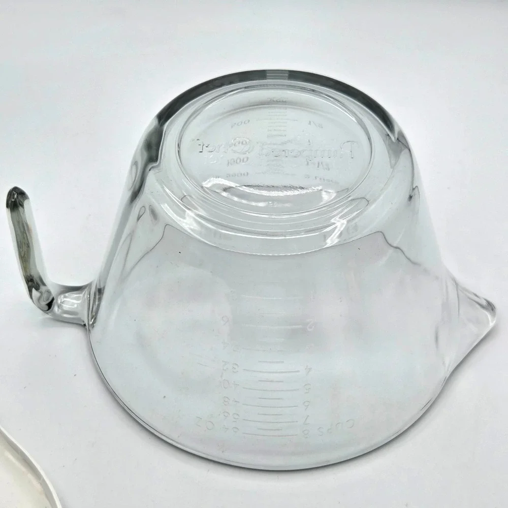 Pampered Chef 2 Qt 8 Cup Glass Measuring Mixing Batter Bowl WITH LID Perfect